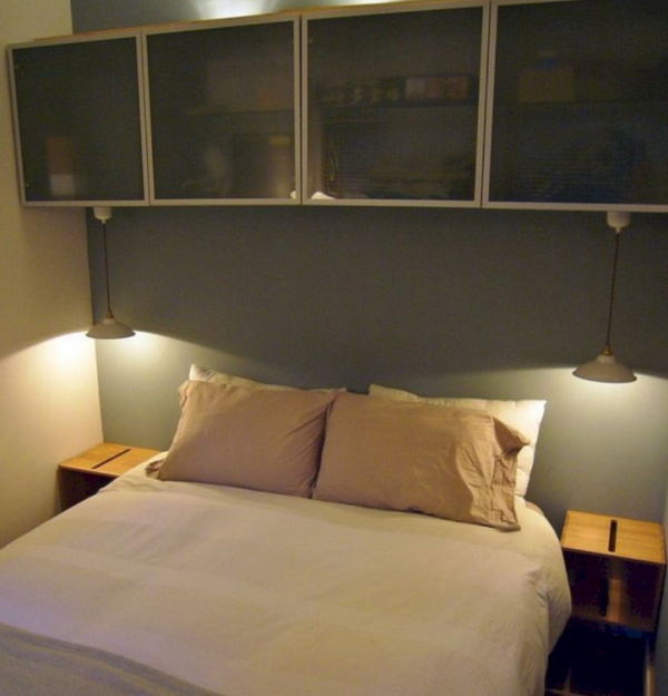 Kamar tidur dengan lemari yang menyatu dengan dinding